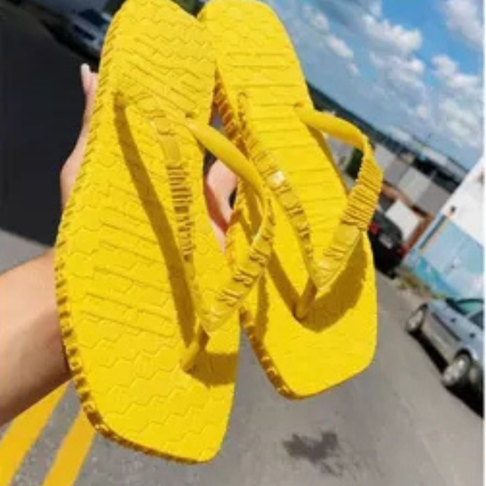 Chinelo Rasteira Neon Ponta Quadrada Verão Conforto