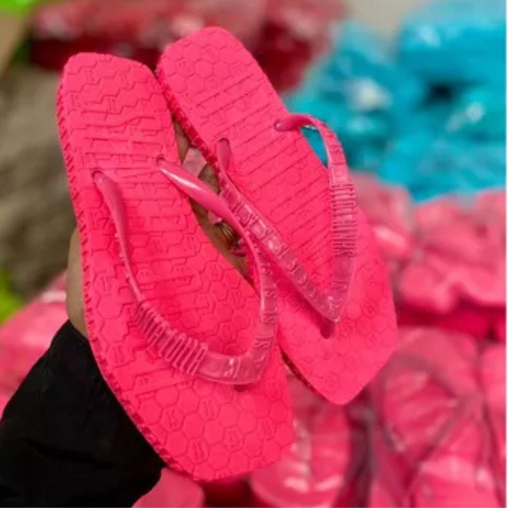 Chinelo Rasteira Neon Ponta Quadrada Verão Conforto